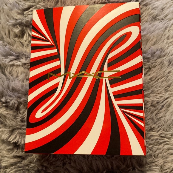 MAC cosmetics lip kit - Picture 2 of 7